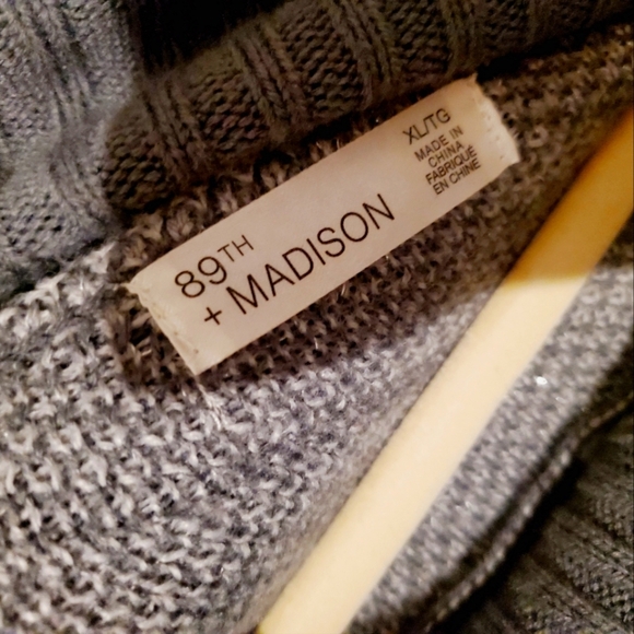 💚5/$25 89th & Madison Zebra Print Off the Shoulders Knit Sweater Size XL - Picture 6 of 6